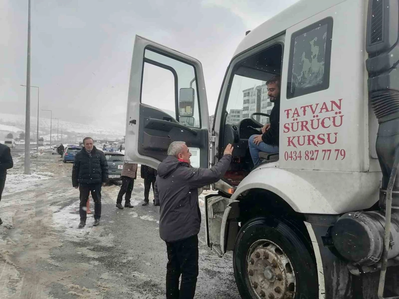 İl Milli Eğitim Müdürü Gür, direksiyon sınavı alanlarını ziyaret etti
