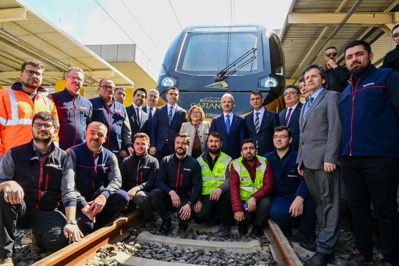 İlk Yerli Banliyö Treni Test Sürüşünde