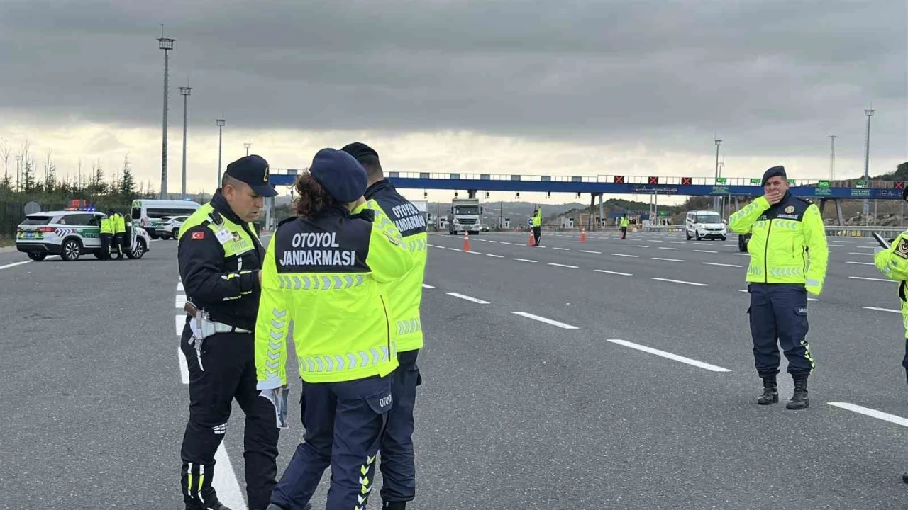 İstanbul’da Jandarma’dan sürücülere kış lastiği ve güvenli sürüş uyarısı
