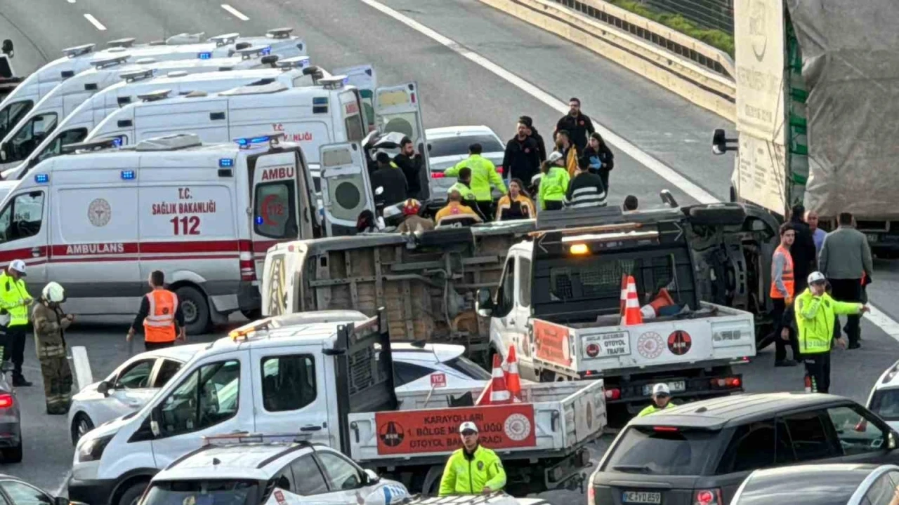 İstanbul’da öğrenci servisi devrildi: 7’si öğrenci 10 yaralı
