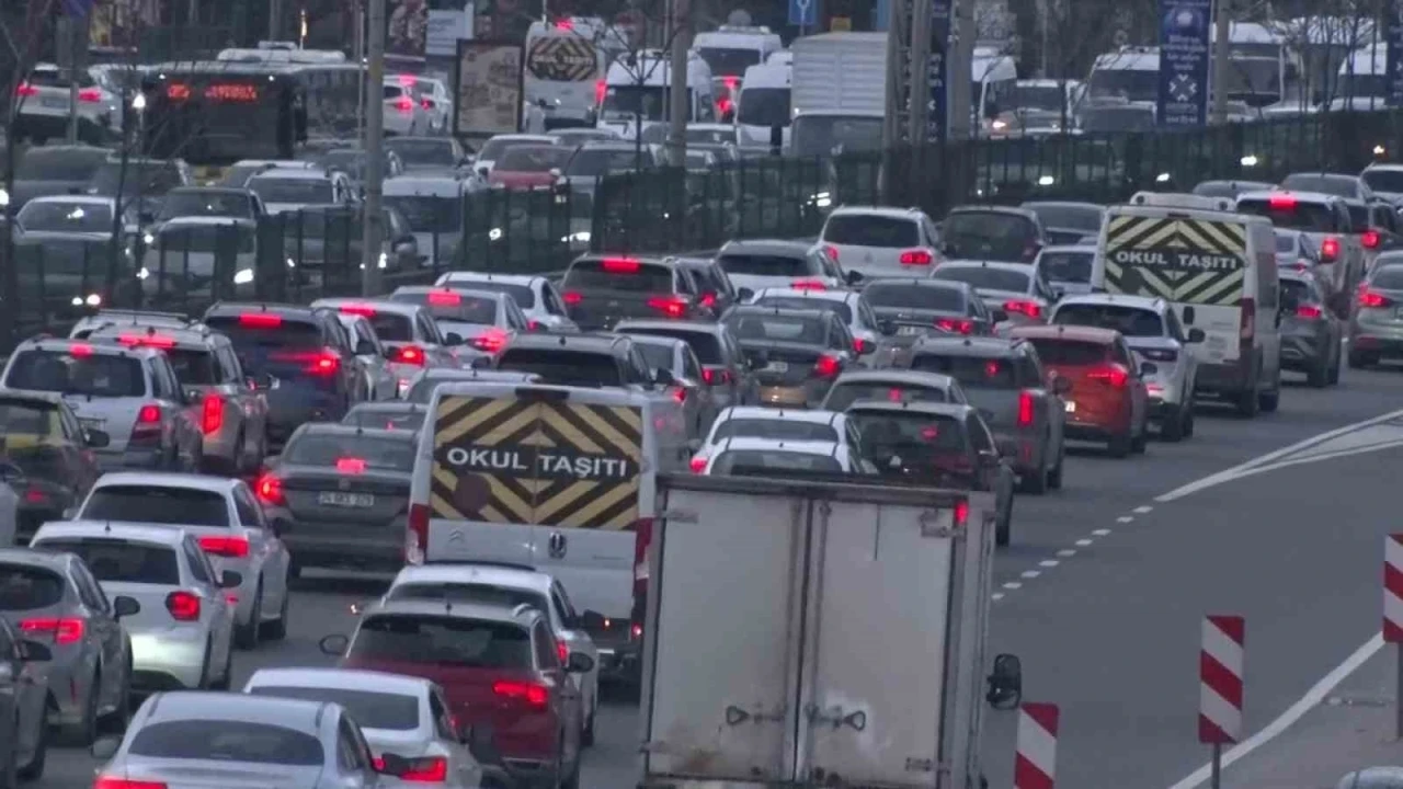 İstanbul’da trafik yoğunluğu yüzde 83’e çıktı
