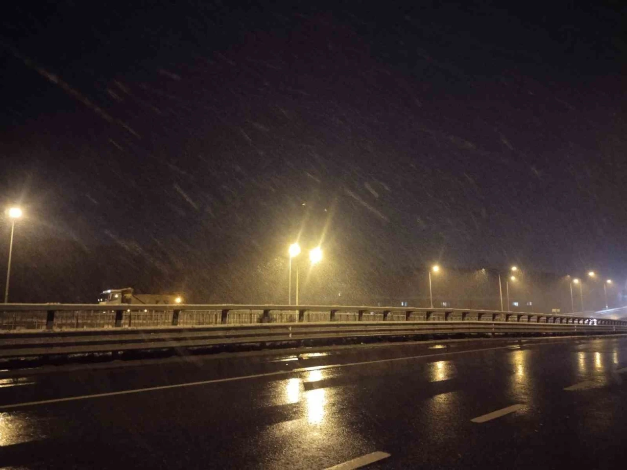 İstanbul’da yüksek kesimlerde kar yağışı etkili oluyor
