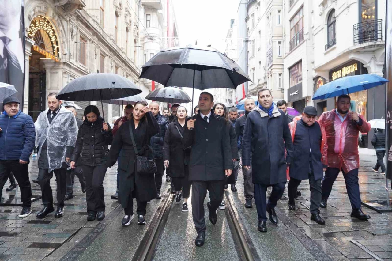 İstiklal Caddesi Atatürk’ün sesi ile yankılandı
