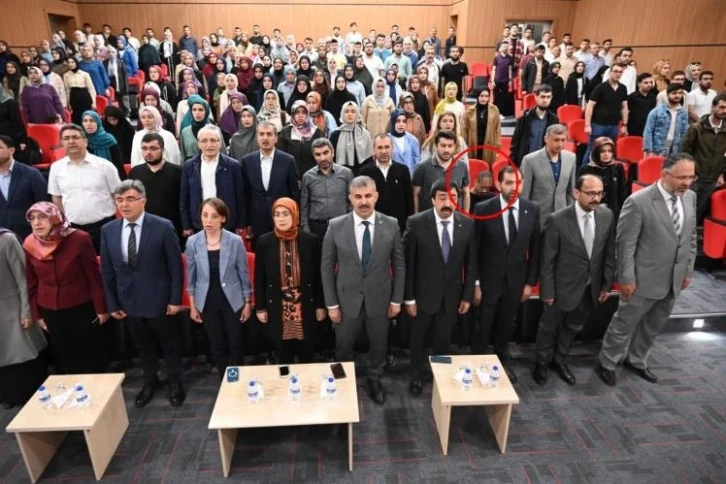 İstiklal Marşı okunurken ayağa kalkmayan araştırma görevlisi açığa alındı
