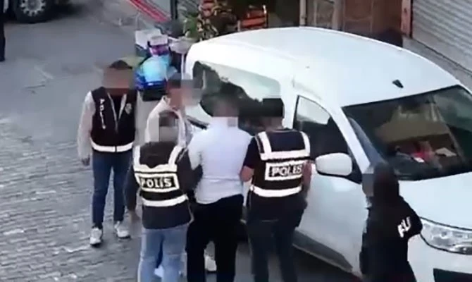 İzmir’de aranan şahıslara yönelik 124 adrese baskın
