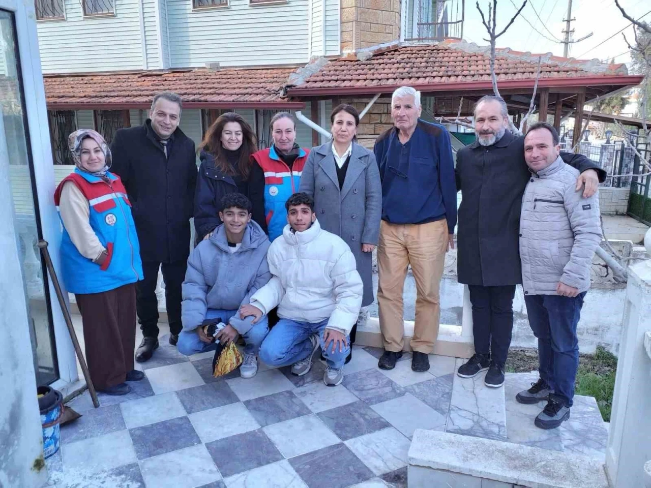 İzmir’de ‘Bir İyilik Hareketi’ projesiyle esnaf ve gençler el ele verdi
