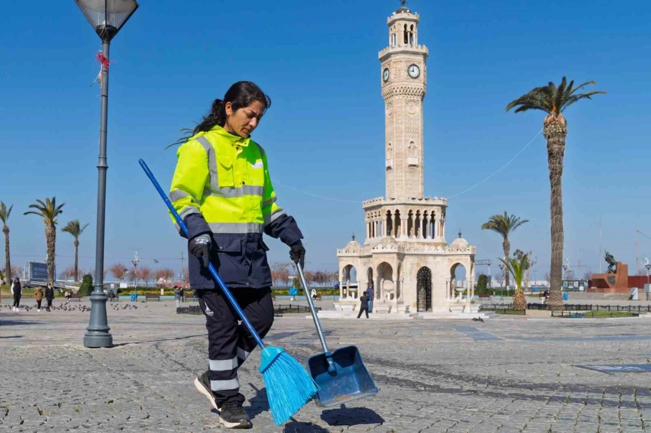 İzmir’de kadın emeği kenti güzelleştiriyor
