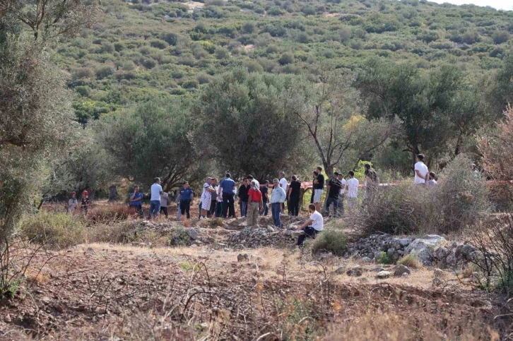 İzmir’de korkunç olay: Bir baba 4 evladından 3’ünü öldürüp, kendini yaraladı. Kendisi ve bir çocuğu yaralı olarak hastaneye kaldırıldı.
