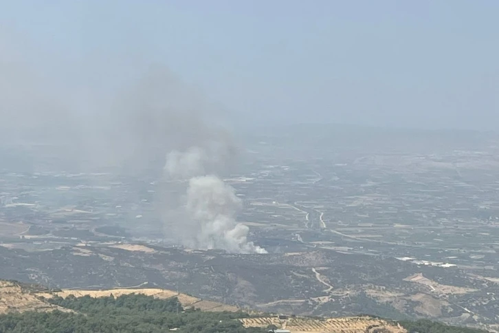 İzmir’de ormanlık alanda yangına havadan ve karadan müdahale başladı
