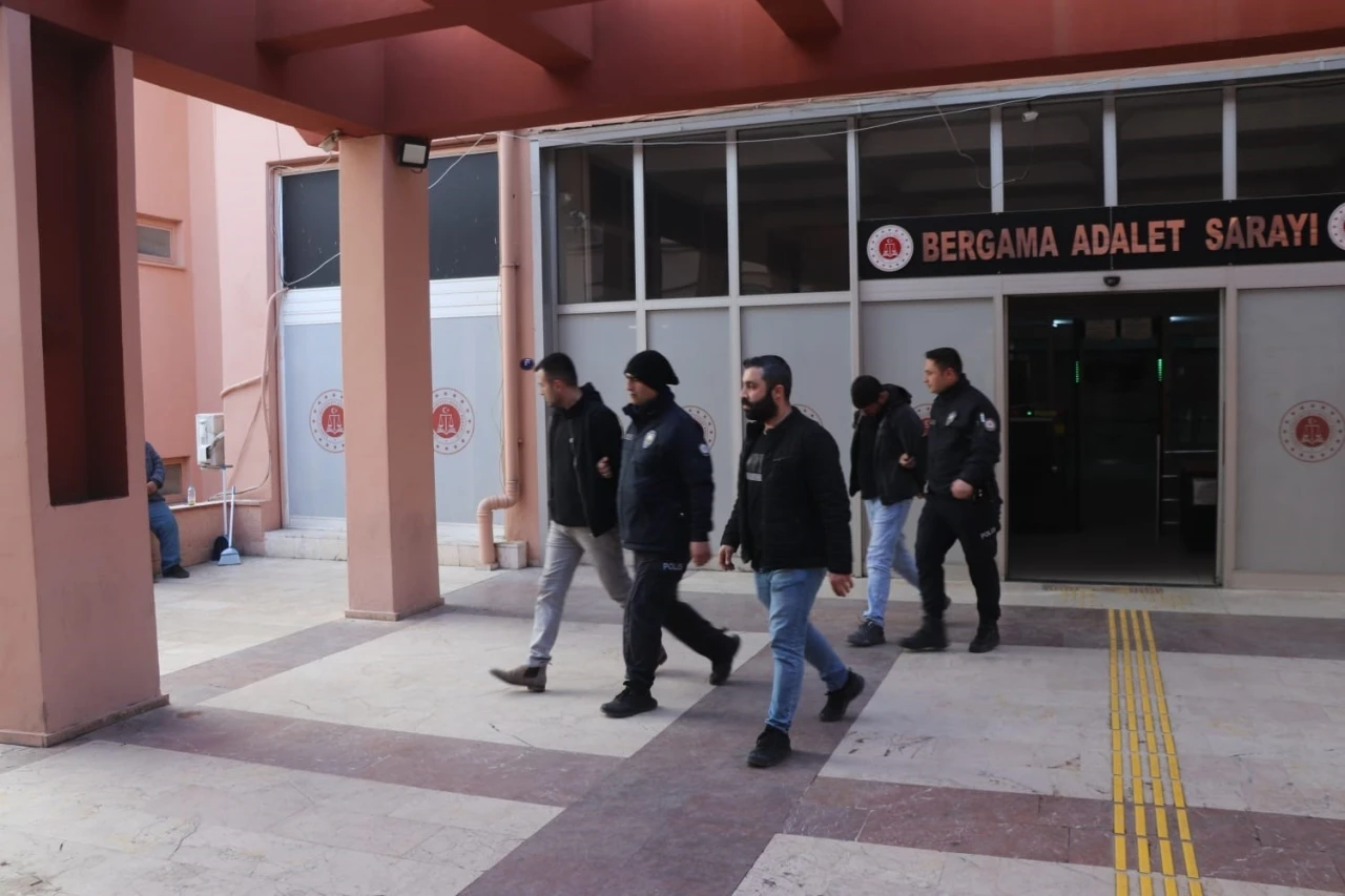 İzmir’de Metamfetamin ve Yüklü Miktarda Para Ele Geçirildi