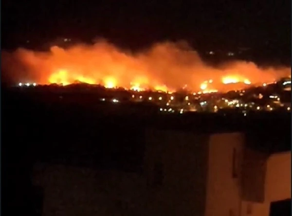 İzmir’de yerleşim yerlerine yakın alanda büyük yangın: Site tahliye edildi
