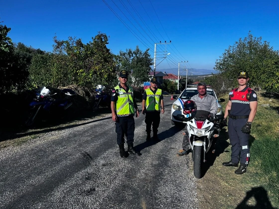 Jandarma, kask kullanımının önemine dikkat çekti
