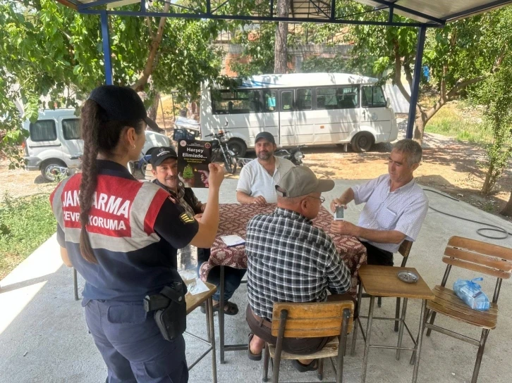 Jandarma yangınlara dikkat çekti, vatandaşları bilgilendirdi
