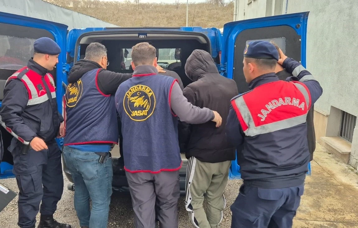 Kablo hırsızları jandarma ekiplerince yakalandı: 3 tutuklu
