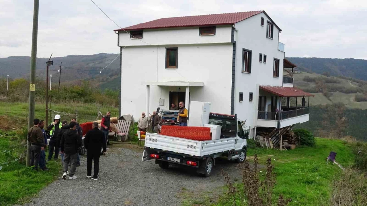 Kaçak villaya yıkım kararı: Eşyalar tahliye edilmeye başlandı
