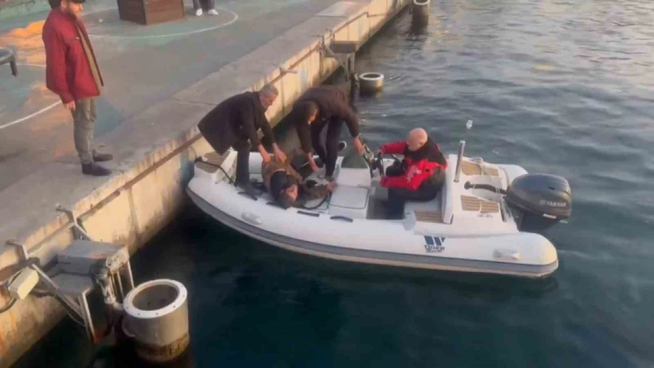 Kadıköy’de denize düşen alkollü olduğu iddia edilen vatandaştan ilginç cevap: "Allah beni boğmuyor”
