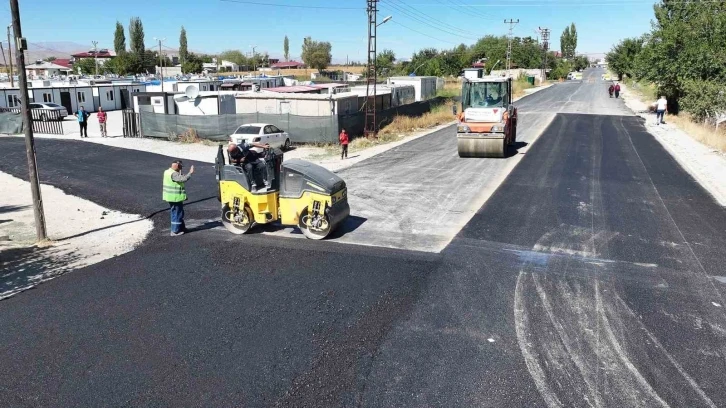 Kahramanmaraş Büyükşehir Belediyesi’nden Elbistan’da asfalt atağı
