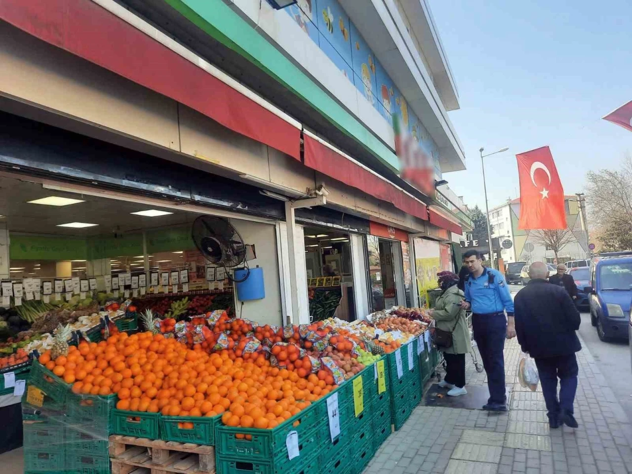 Kaldırım işgaline zabıta denetimi
