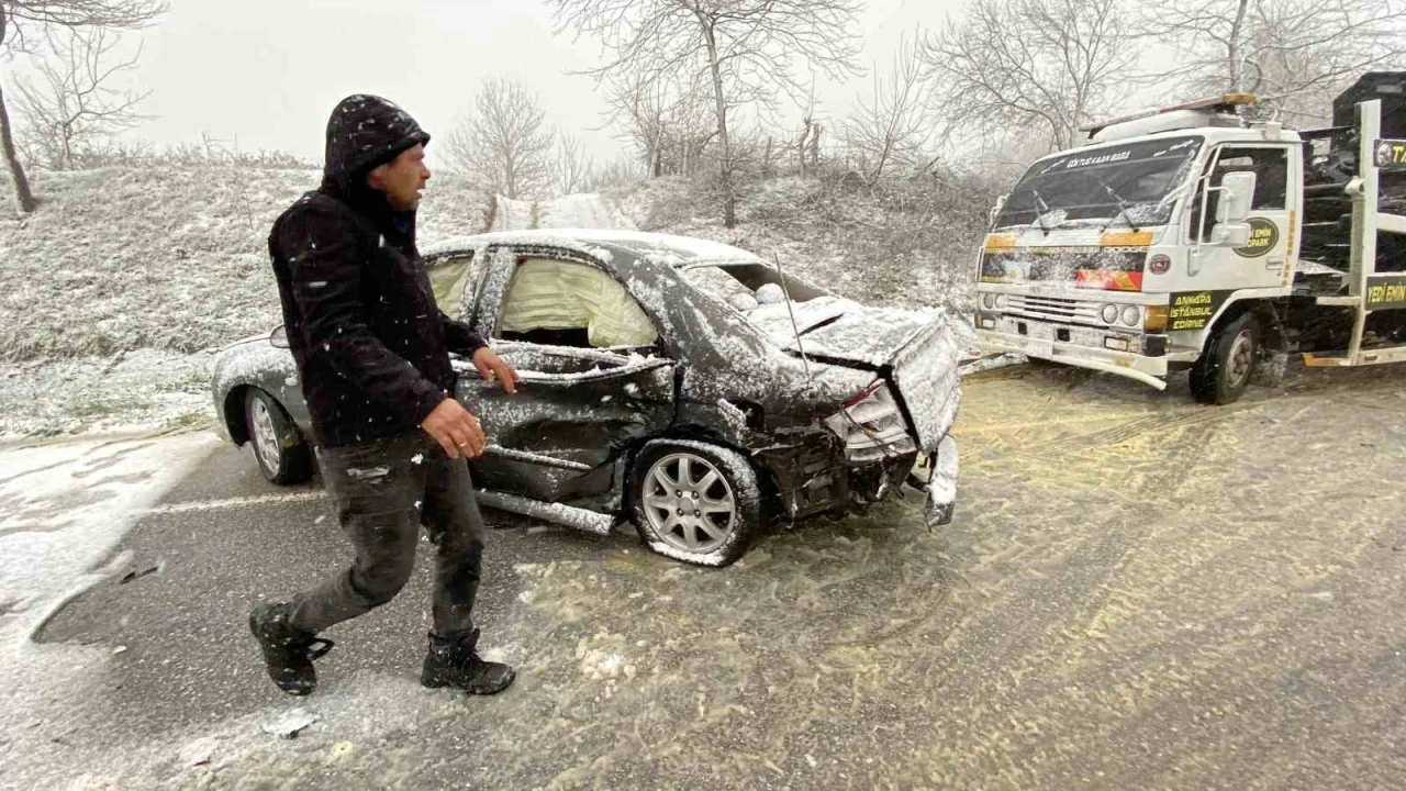 Kar yağışı kazayı beraberinde getirdi: 7 yaralı
