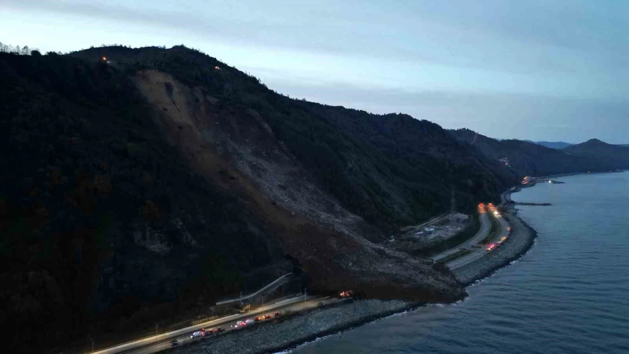 Karadeniz Sahil Yolu’nda heyelan tehlikesi artıyor
