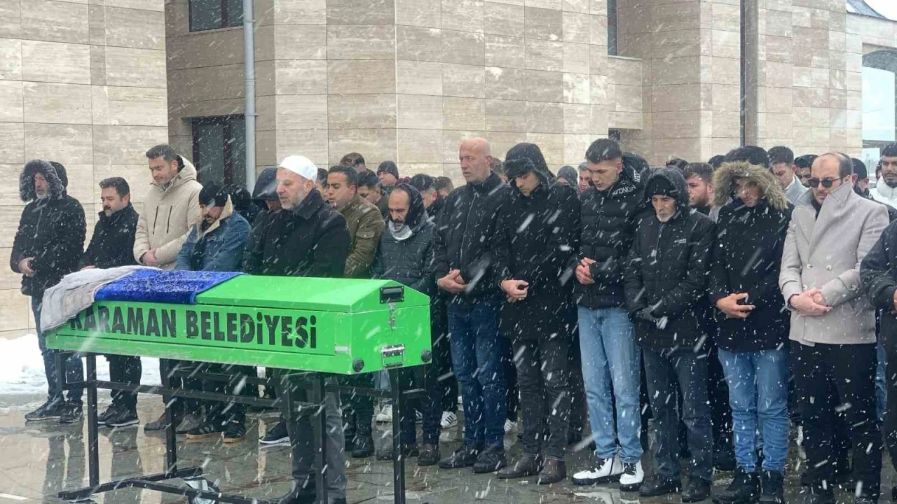 Karaman’da bıçaklı kavgada hayatını kaybeden genç toprağa verildi
