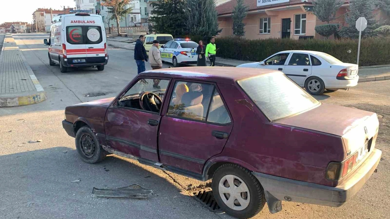 Karaman’da Fiat Tofaş ile motosiklet çarpıştı: 2 yaralı
