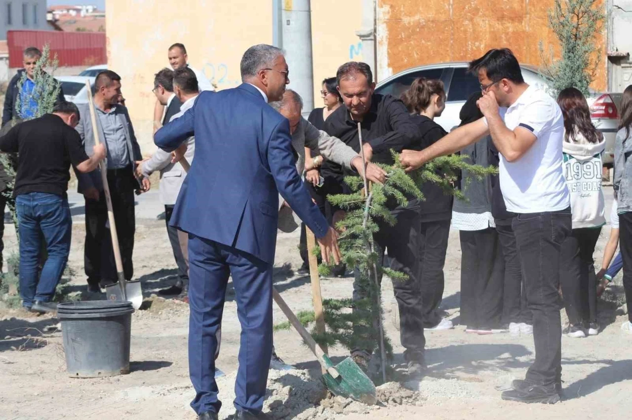 Karapınar’da fidanlar toprakla buluştu
