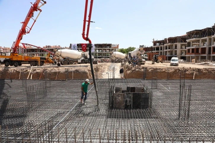 Karatay’ın 600 dairelik 44. konut hamlesinde temeller atıldı
