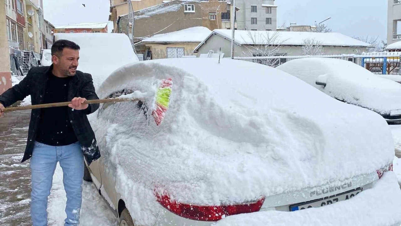 Karlıova beyaz gelinliğini giydi
