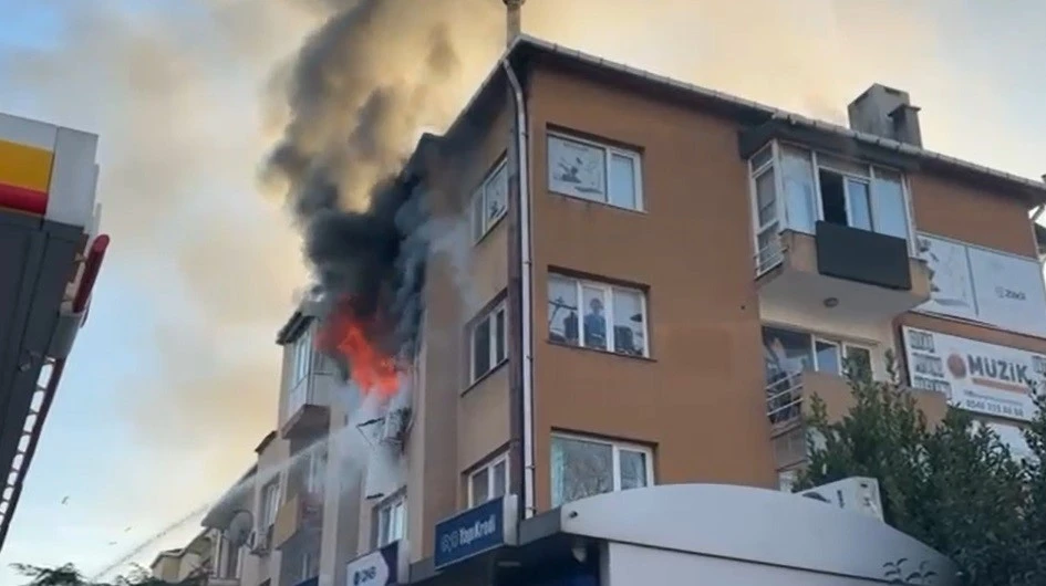 Kartal’da korkutan yangın: O anlar kamerada
