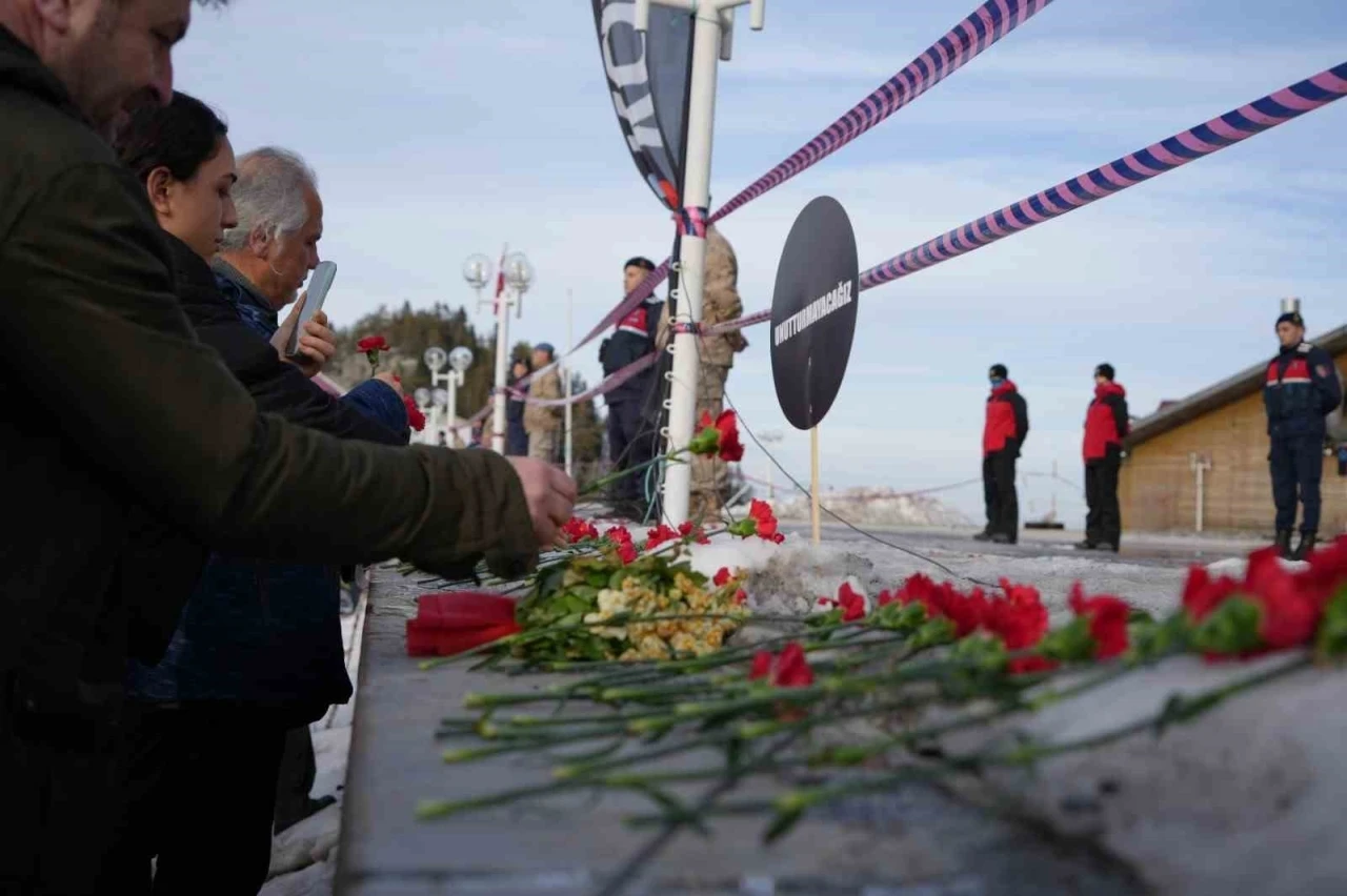 Kartalkaya’da yangında hayatını kaybedenler anıldı
