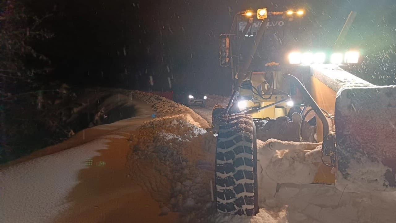 Kastamonu buz kesti: Sıfırın altında 13 derece ölçüldü
