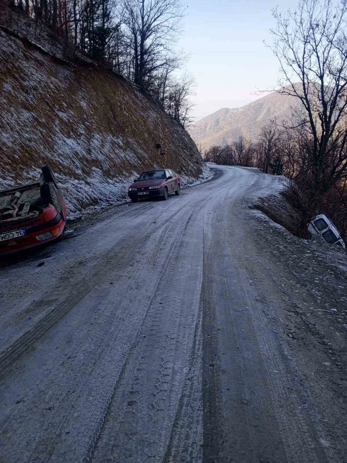 Kastamonu’da gizli buzlanma kazaları beraberinde getirdi: 2 yaralı
