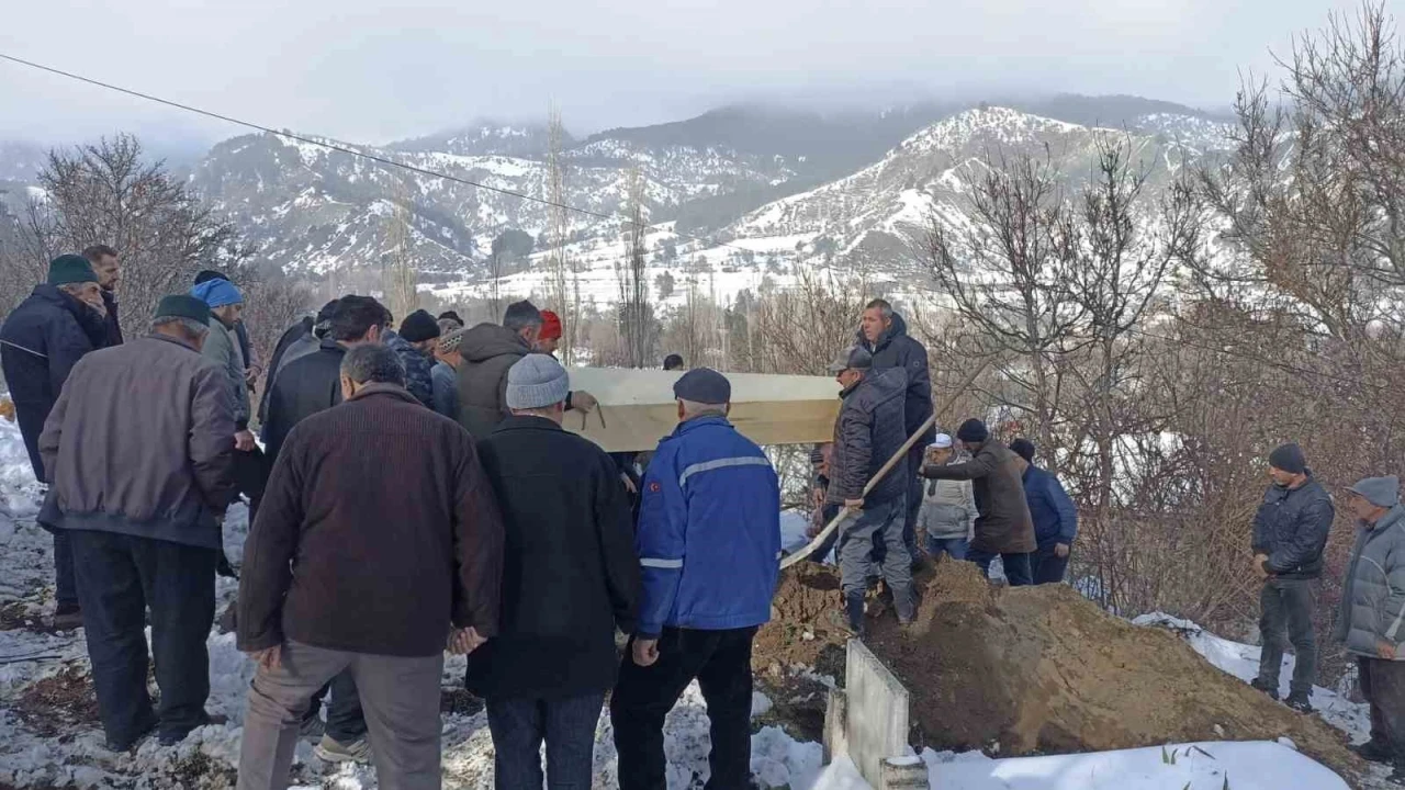 Kastamonu’da yangında hayatını kaybeden baba ile engelli oğlu toprağa verildi
