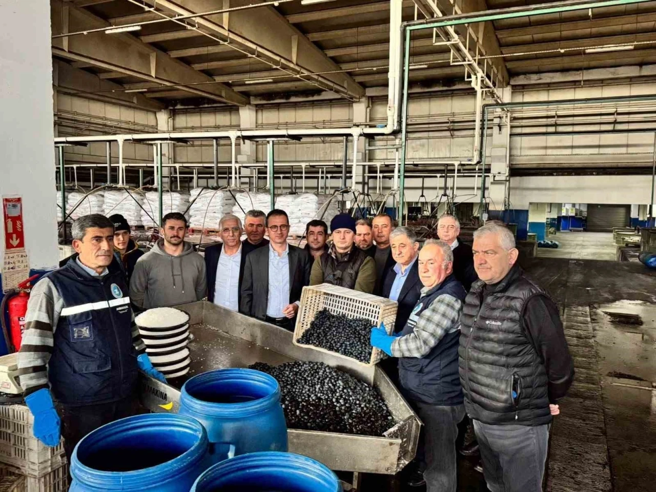 Kaymakam Karaman İznik Zeytin Kooperatifi’ni ziyaret etti
