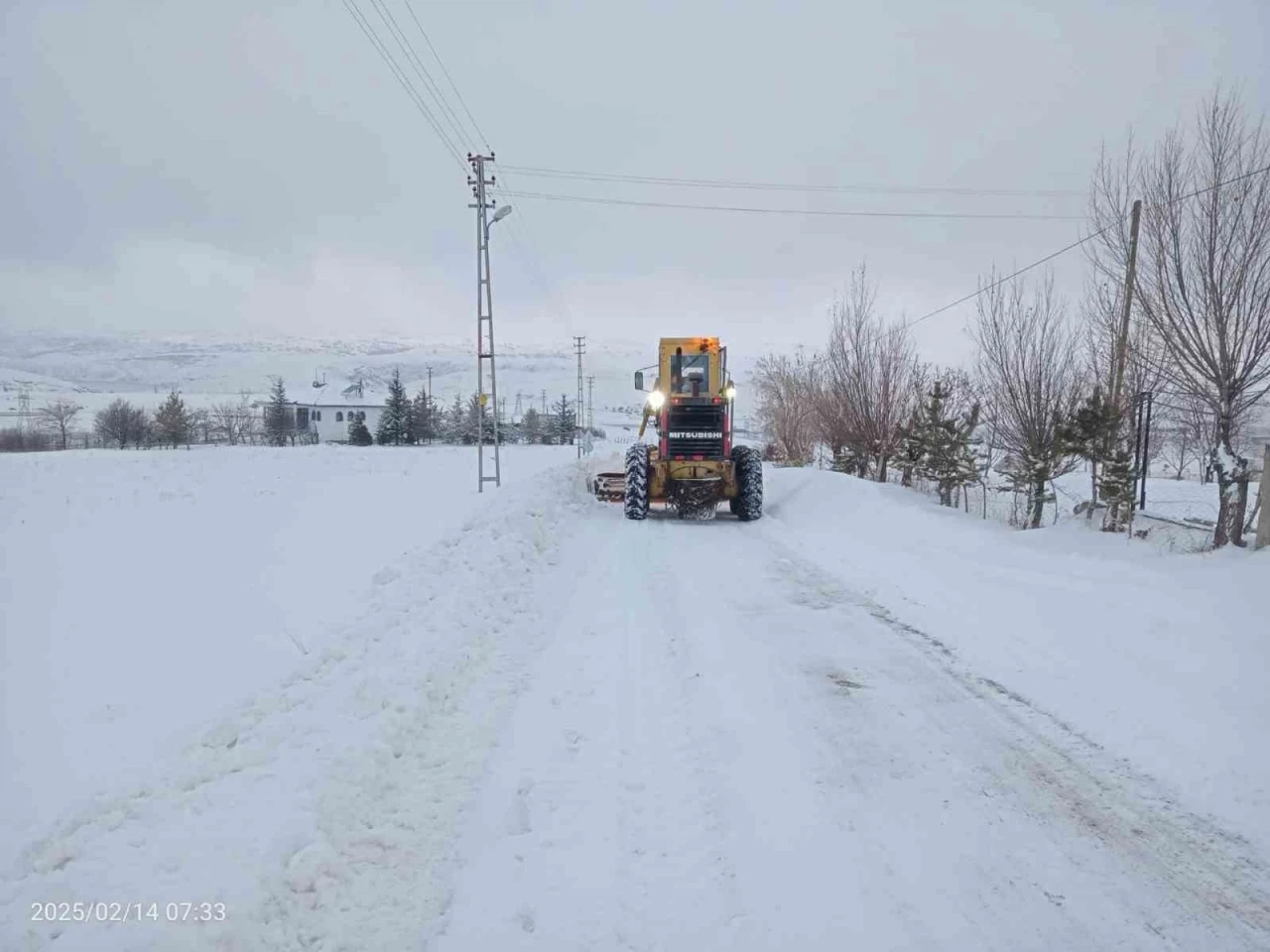 Kayseri Büyükşehir, kırsaldaki 47 mahalle yolunu daha ulaşıma açtı
