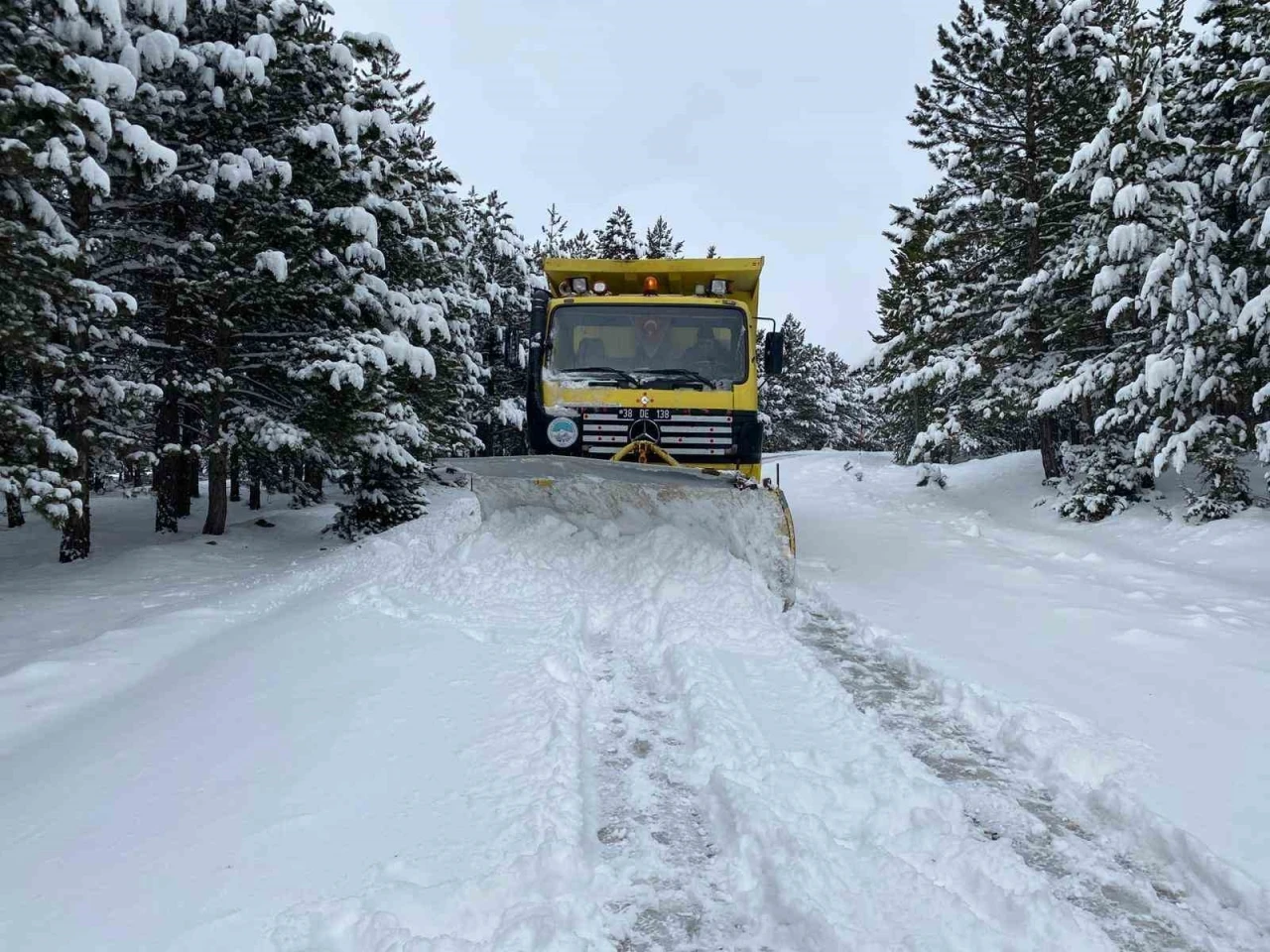 Kayseri’de 22 yol ulaşıma kapandı
