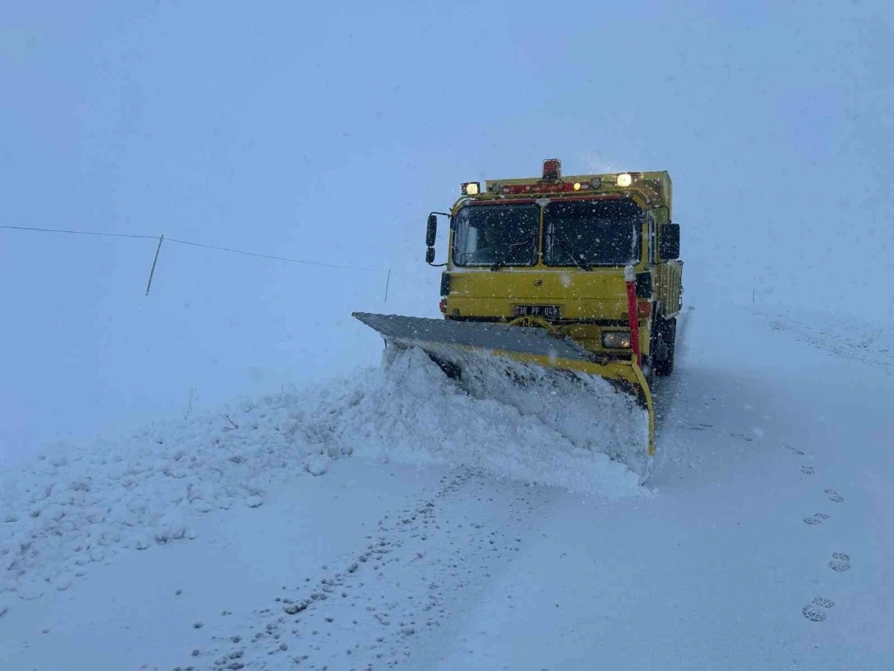 Kayseri’de kapanan 61 yol ulaşıma açıldı
