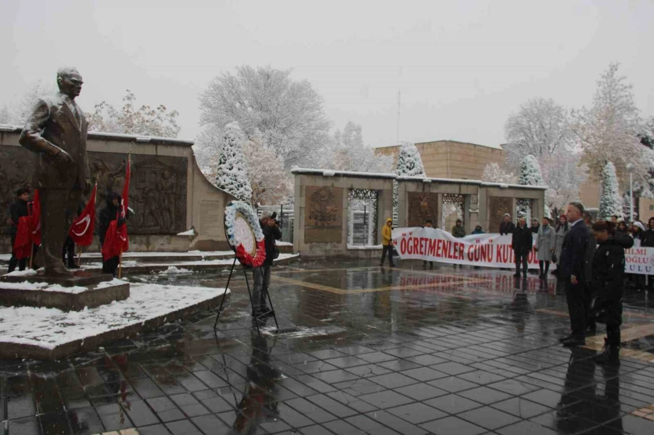 Kayseri İl Milli Eğitim Müdürü Esen: "Erdemli toplum erdemli insanların elinde yetişir"
