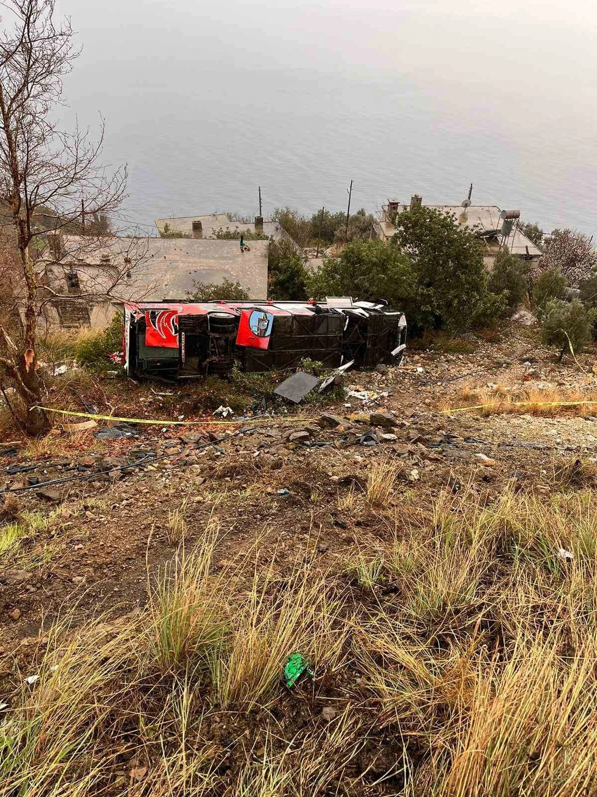 Kaza sonrası elektrik hattı onarımını yapan işçi, akıma kapılarak yaralandı
