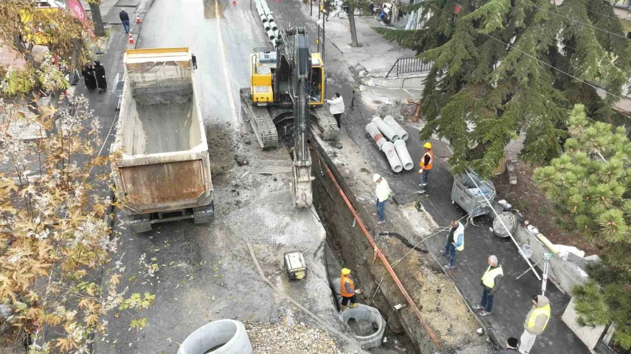 Keçiören’de sürekli tıkanan atık su hattı yenilendi
