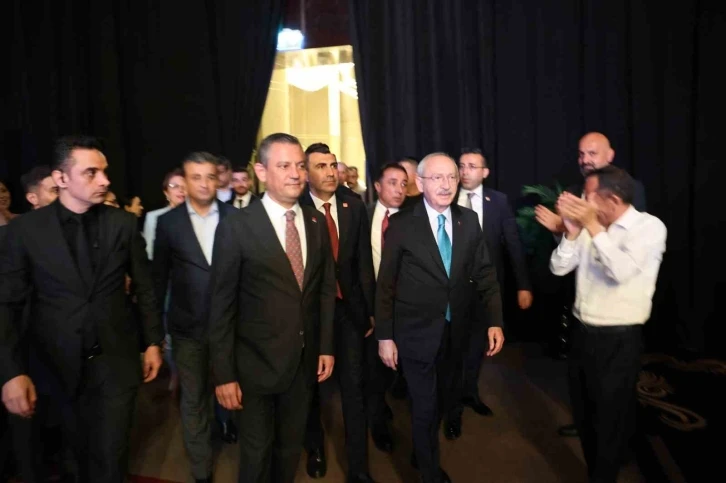 Kemal Kılıçdaroğlu ve Özgür Özel, Adana’da nikah şahidi oldu
