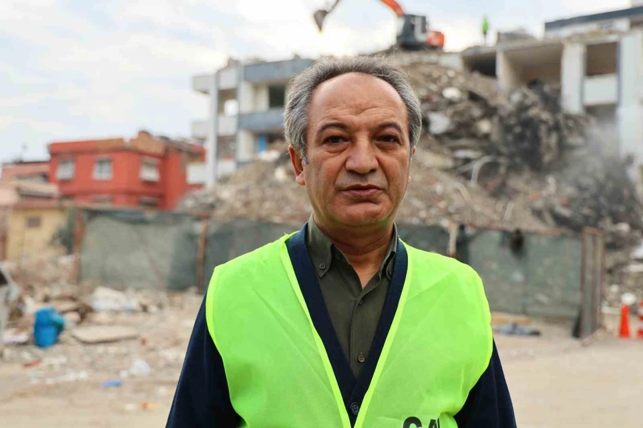 Kentsel ve yerinde dönüşüm 100. Yıl Mahallesi’nde vatandaşlara anlatıldı
