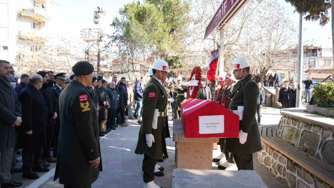 Kıbrıs gazisi Cevdet Korkmaz dualarla toprağa verildi
