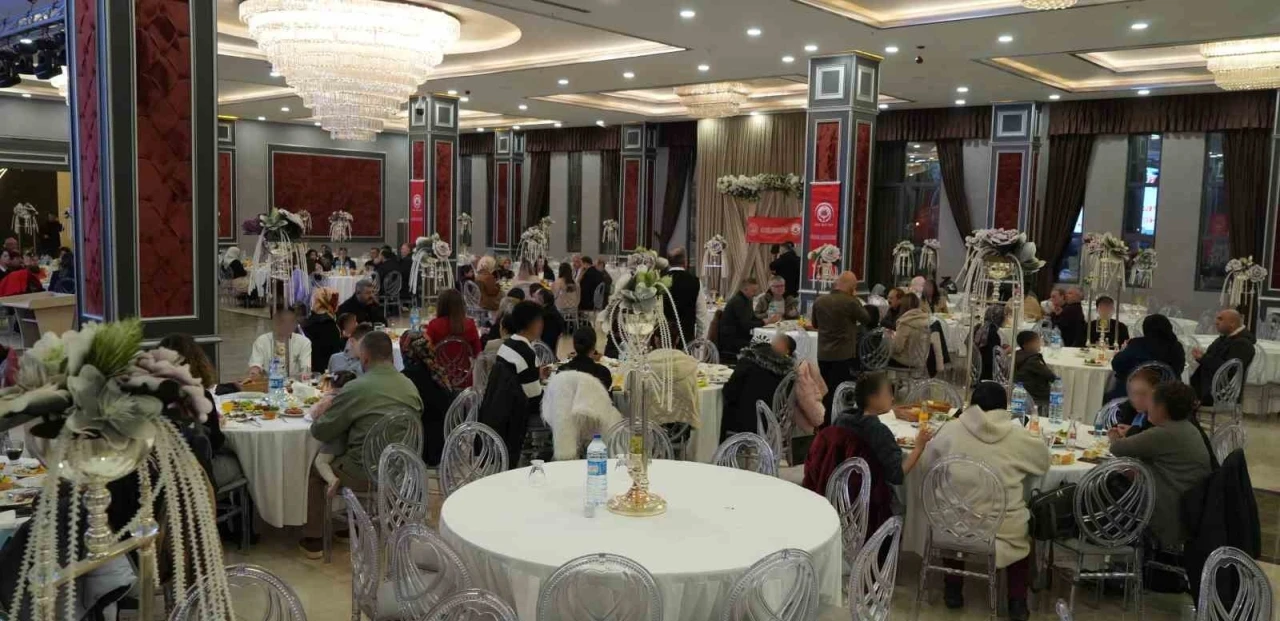 Kırıkkale Valisi Makas ve eşi, koruyucu ailelerle iftar sofrasında buluştu
