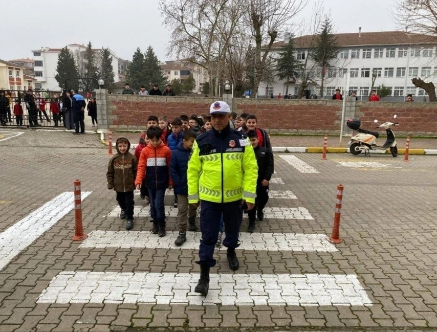 Kırklareli’nde Jandarmadan yaya önceliği denetimi
