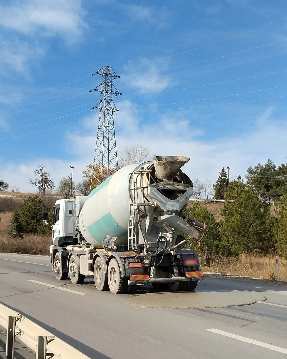 Kırklareli’nde kara yoluna beton döken miksere ceza
