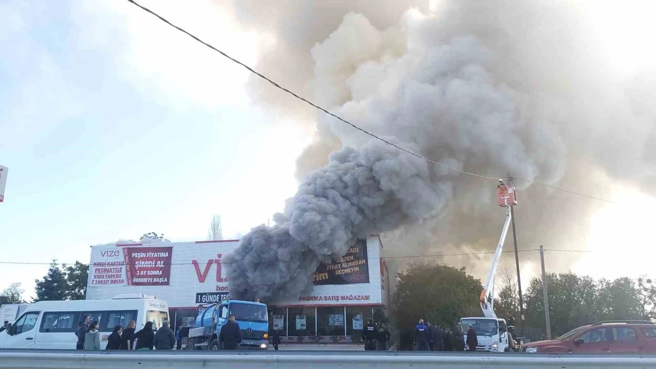 Kırklareli’nde mobilya mağazasında yangın
