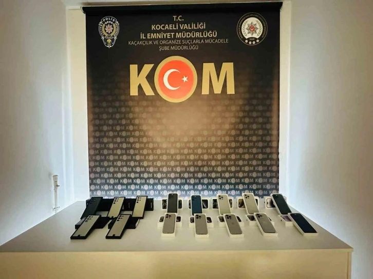 Kocaeli’de 1.5 milyon TL değerinde 15 kaçak cep telefonu ele geçirildi
