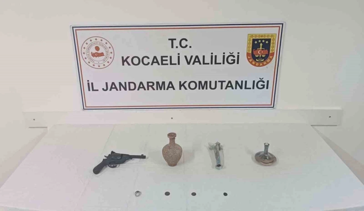 Kocaeli’de araçta tarihi eser ele geçirildi
